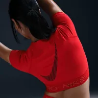 Nike Pro жіноча Dri-FIT Short-Sleeve Cropped Graphic Top колір червоний