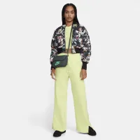 Nike Sportswear жіноча Futura 365 Crossbody сумка (3L) колір зелений