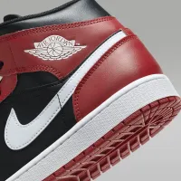 Nike Air Jordan 1 Mid чоловічі Кросівки колір чорний