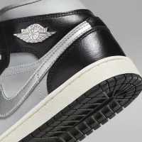 Nike Air Jordan 1 Mid SE жіноча Кросівки колір чорний