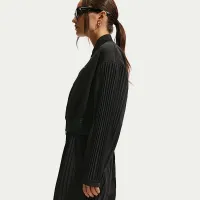 Nike Sportswear женская Pleated Sleeve Куртка цвет черный