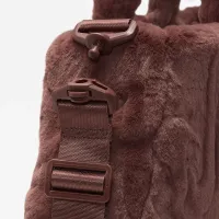 Nike Sportswear Faux Fur Tote (10L) колір коричневий