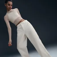 Nike Sportswear Collection женская Mid-Rise Twill Trousers цвет белый