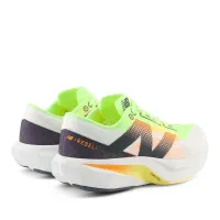 Кросівки New Balance FuelCell Rebel v4 WFCXLA4 - різнокольорова