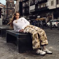 Nike Sportswear жіноча Mid-Rise оверсайз Camo Cargo Pants колір коричневий