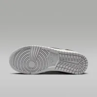 Nike Air Jordan Skyline Low женская Кроссовки цвет белый