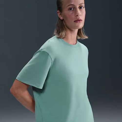 Nike One Relaxed женская Dri-FIT Short-Sleeve Top цвет зеленый
