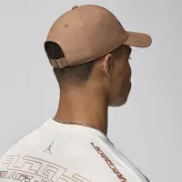 Nike Club Unstructuколір червоний Cap колір коричневий