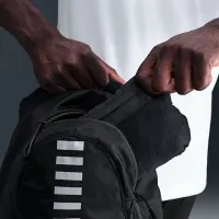 Nike Impossibly Light чоловічі Hooded Running Куртка колір чорний