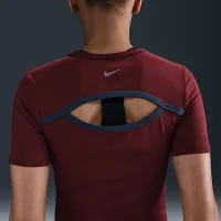 Nike One Fitted жіноча Dri-FIT Short-Sleeve Top колір червоний