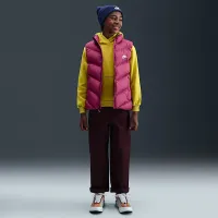 Nike Sportswear All Day Play Big детские Therma-FIT Loose-Fit Puffer Vest цвет фиолетовый