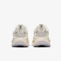 Nike Vomero 18 жіноча Road Running Кросівки колір білий