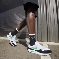 Nike Air Max 1 чоловічі Кросівки колір білий