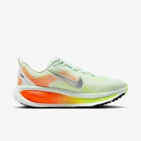 Nike Vomero 18 чоловічі Road Running Кросівки колір зелений