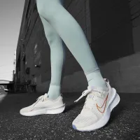 Nike Interact Run жіноча Road Running Кросівки колір сірий