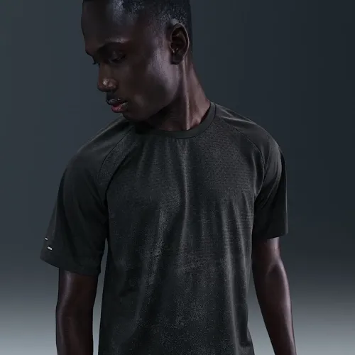 Nike Stride чоловічі Dri-FIT ADV Short-Sleeve Running Top with Reflective Accents колір чорний