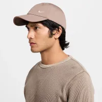 Nike Club Unstructuколір червоний Cap колір коричневий