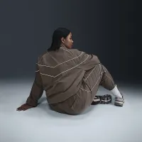 Nike Windrunner женская Loose UV Woven Full-Zip Куртка (большие размеры) цвет коричневый