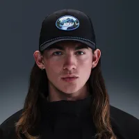 Nike Rise Structuколір червоний Outdoor Trucker Cap колір чорний