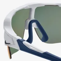 Nike Flyfree Shield Engineeколір червоний Field Tint колір білий