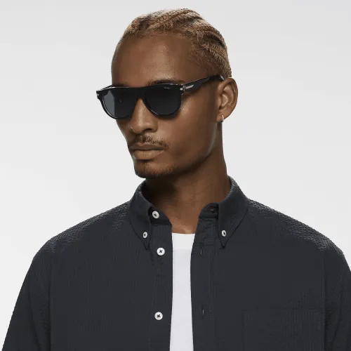 Nike Crescent III Sunglasses колір чорний