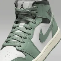 Nike Air Jordan 1 Mid жіноча Кросівки колір білий