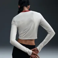 Nike Sportswear Chill Knit жіноча Slim Long-Sleeve Cropped Graphic Tee колір білий