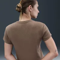 Nike Sportswear жіноча Tight Ribbed Short-Sleeve футболка колір коричневий