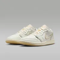 Nike Air Jordan 1 Low SE женская Кроссовки цвет белый