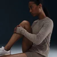 Nike Swift жіноча Dri-FIT UV Long-Sleeve Crew-Neck Running Top колір коричневий