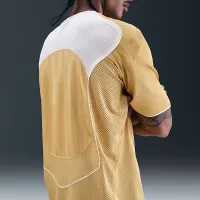 Nike Total 90 чоловічі Dri-FIT Short-Sleeve Soccer Top колір коричневий