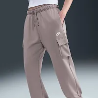 Nike Sportswear Club Fleece жіноча Mid-Rise оверсайз Cargo Sweatpants колір коричневий