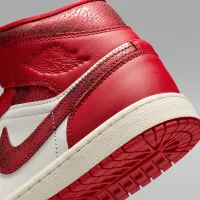 Nike Air Jordan 1 Mid SE жіноча Кросівки колір білий