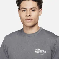 Nike Hyverse мужские Dri-FIT UV Short-Sleeve Versatile Top цвет серый