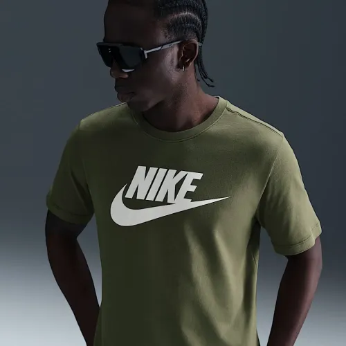 Nike Sportswear чоловічі футболка колір зелений