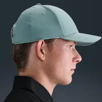 Nike Dri-FIT Club Structuколір червоний Metal Logo Cap колір зелений