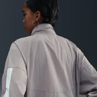 Nike Sportswear Windrunner жіноча оверсайз Куртка колір сірий