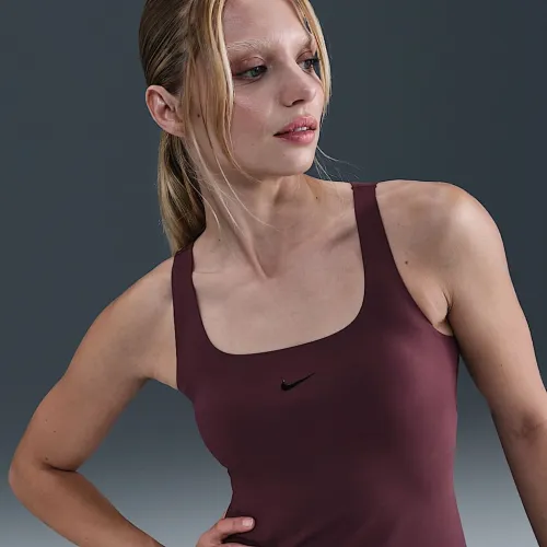 Nike Form жіноча Tank Top колір червоний