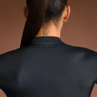 NikeSKIMS Shine жіноча Mock-Neck Short-Sleeve Top колір чорний