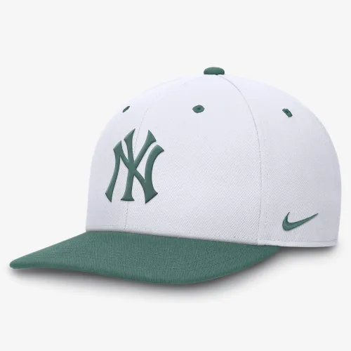 New York Yankees Bicoastal 2-Tone Pro чоловічі Nike Dri-FIT MLB Adjustable Hat колір білий