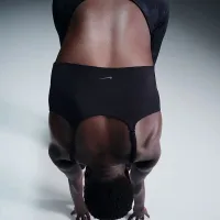 Nike One Convertible жіноча Light-Support Lightly Lined Longline Sports Bra колір чорний