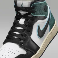 Nike Air Jordan 1 Mid SE жіноча Кросівки колір білий