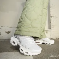 Nike Air Max Plus жіноча Кросівки колір білий