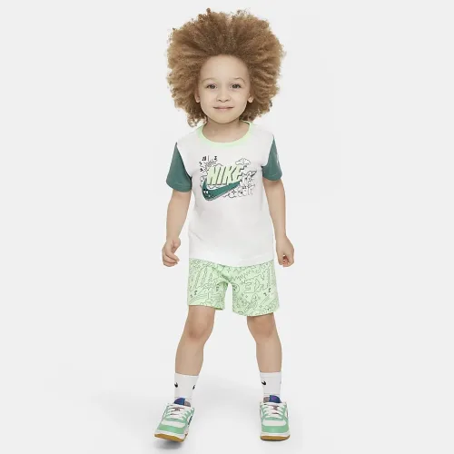 Nike Sportswear Create Your Own Adventure Toddler футболка and шорти комплект колір зелений