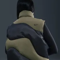 Nike Sportswear Swoosh Series женская оверсайз Down Vest цвет зеленый