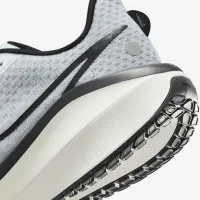 Nike Vomero 17 чоловічі Road Running Кросівки (Extra Wide) колір білий