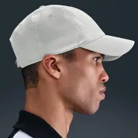 Nike Dri-FIT Club Unstructuколір червоний Metal Swoosh Cap колір сірий