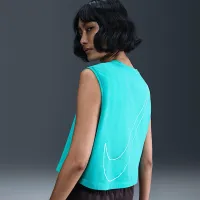 Nike Sportswear Club жіноча Sleeveless Cropped Graphic футболка колір зелений