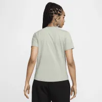 Nike Sportswear Club Essentials жіноча футболка колір зелений