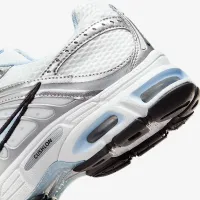 Nike Air Max Moto 2K женская Кроссовки with Reflective Accents цвет белый